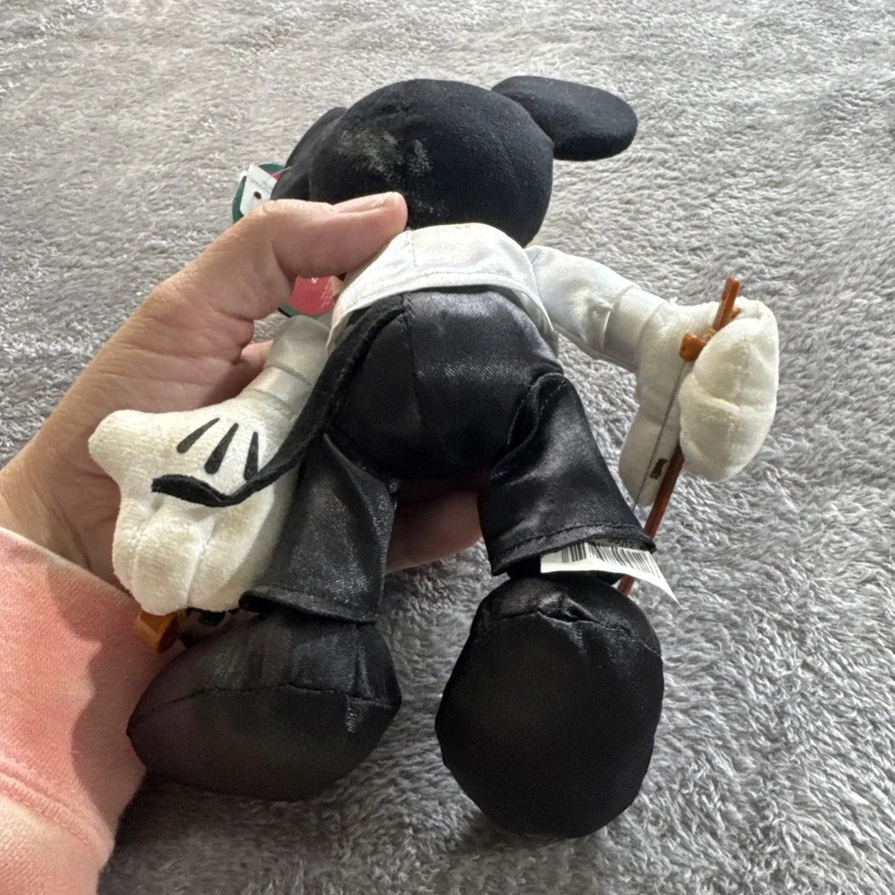 Mickey Mouse In A Tuxedo With A Violin Playing‎ A Violin